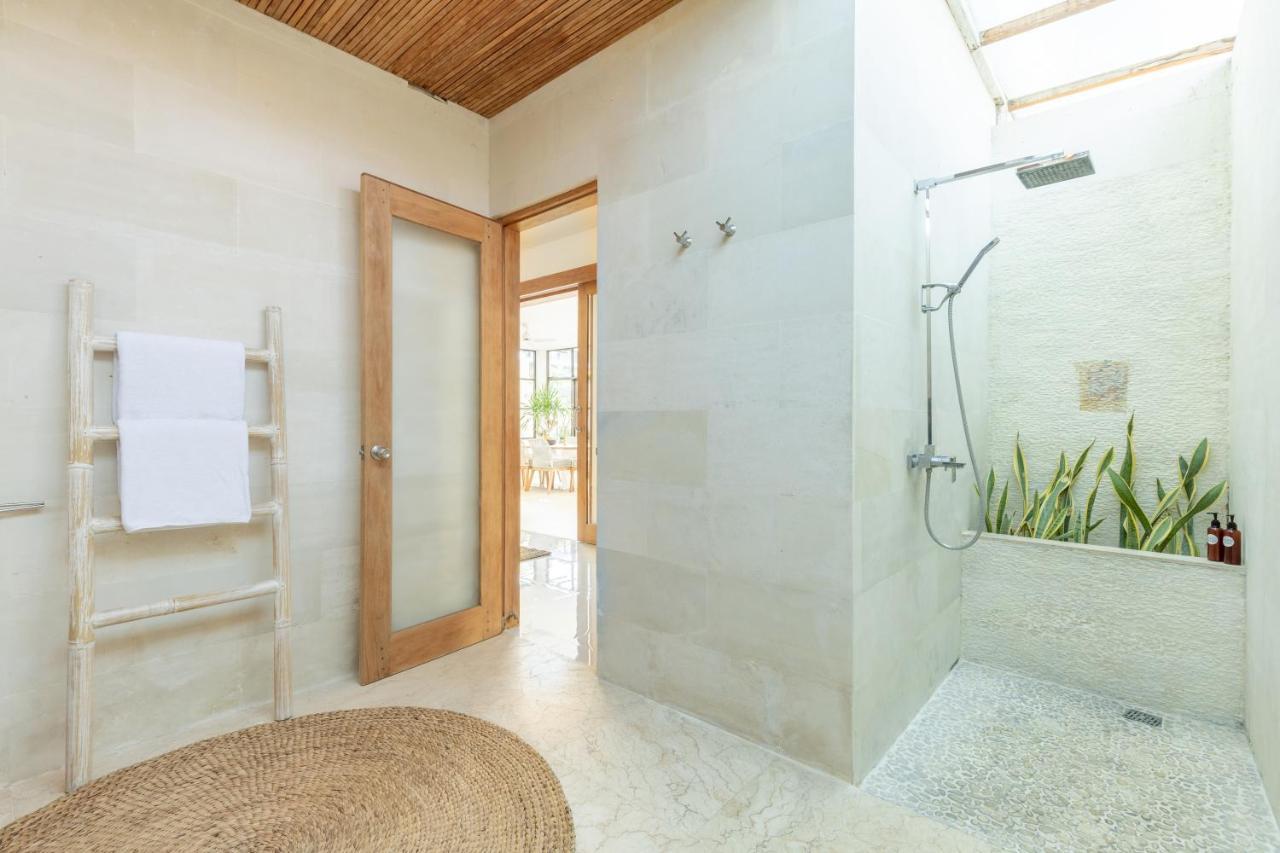 Villa Lumut 3 Bedrooms Central Seminyak Экстерьер фото