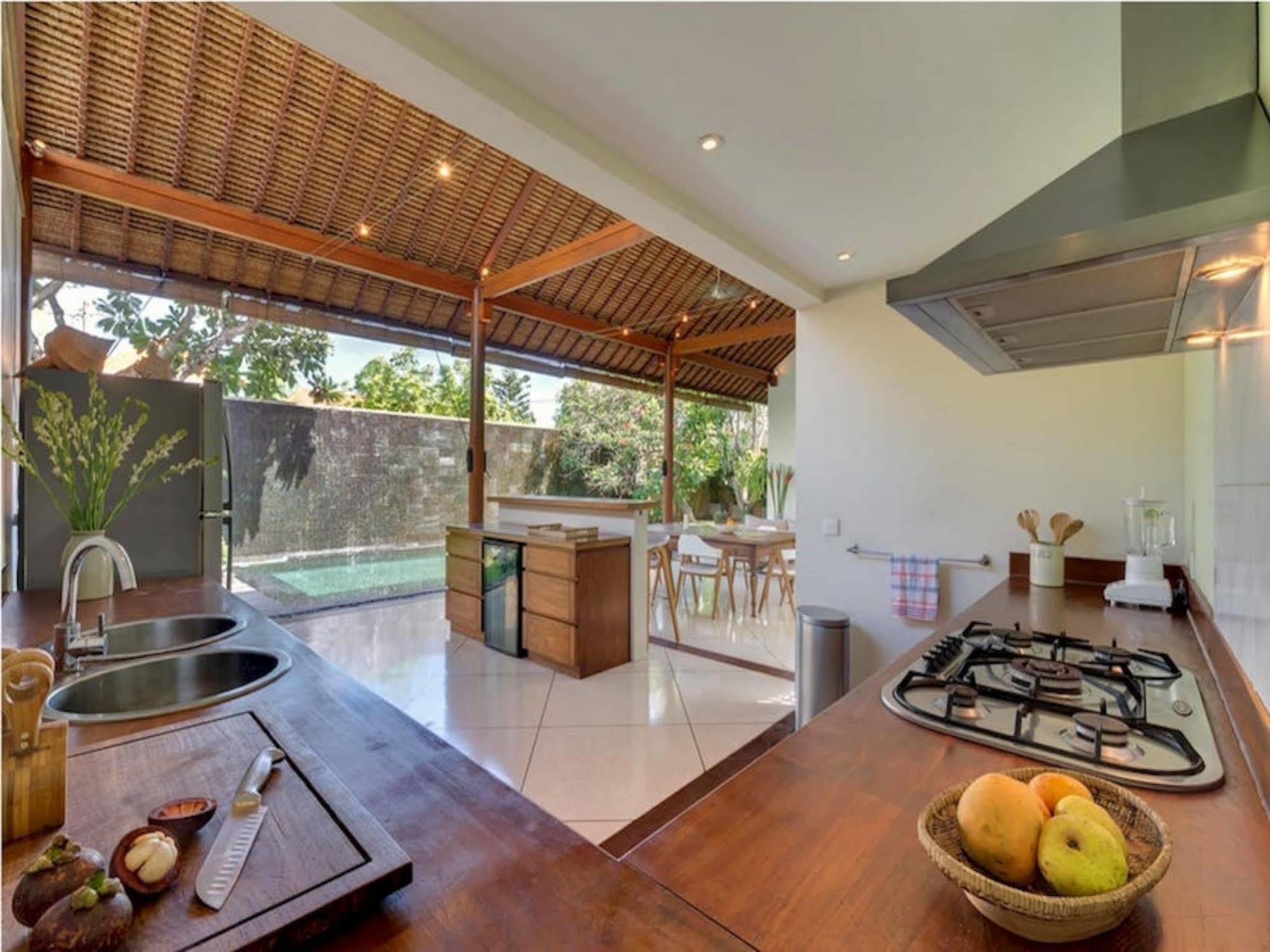 Villa Lumut 3 Bedrooms Central Seminyak Экстерьер фото